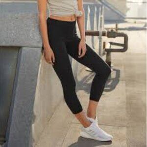 American Giant Crop Power  Activewear Yoga 1 Pocket Women's 6 Black Leggings
